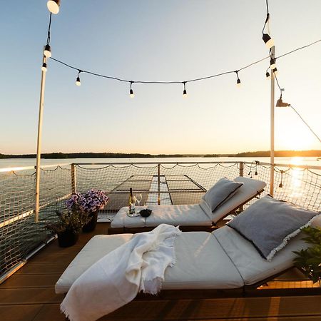 Domek Na Wodzie - Houseboat -Sauna, Taras Na Dachu, Dwie Sypialnie Mikołajki Ngoại thất bức ảnh
