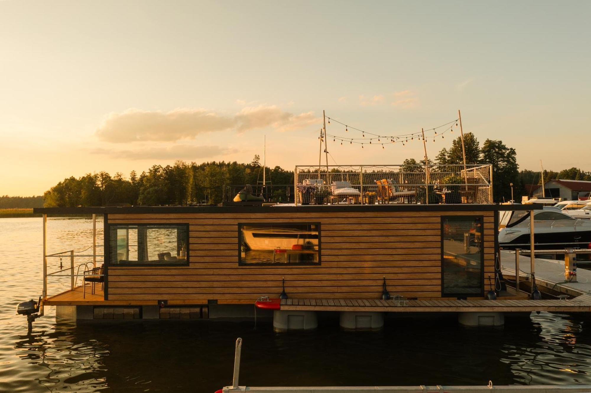 Domek Na Wodzie - Houseboat -Sauna, Taras Na Dachu, Dwie Sypialnie Mikołajki Ngoại thất bức ảnh