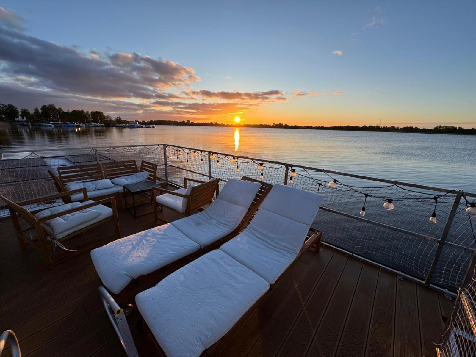 Domek Na Wodzie - Houseboat -Sauna, Taras Na Dachu, Dwie Sypialnie Mikołajki Ngoại thất bức ảnh