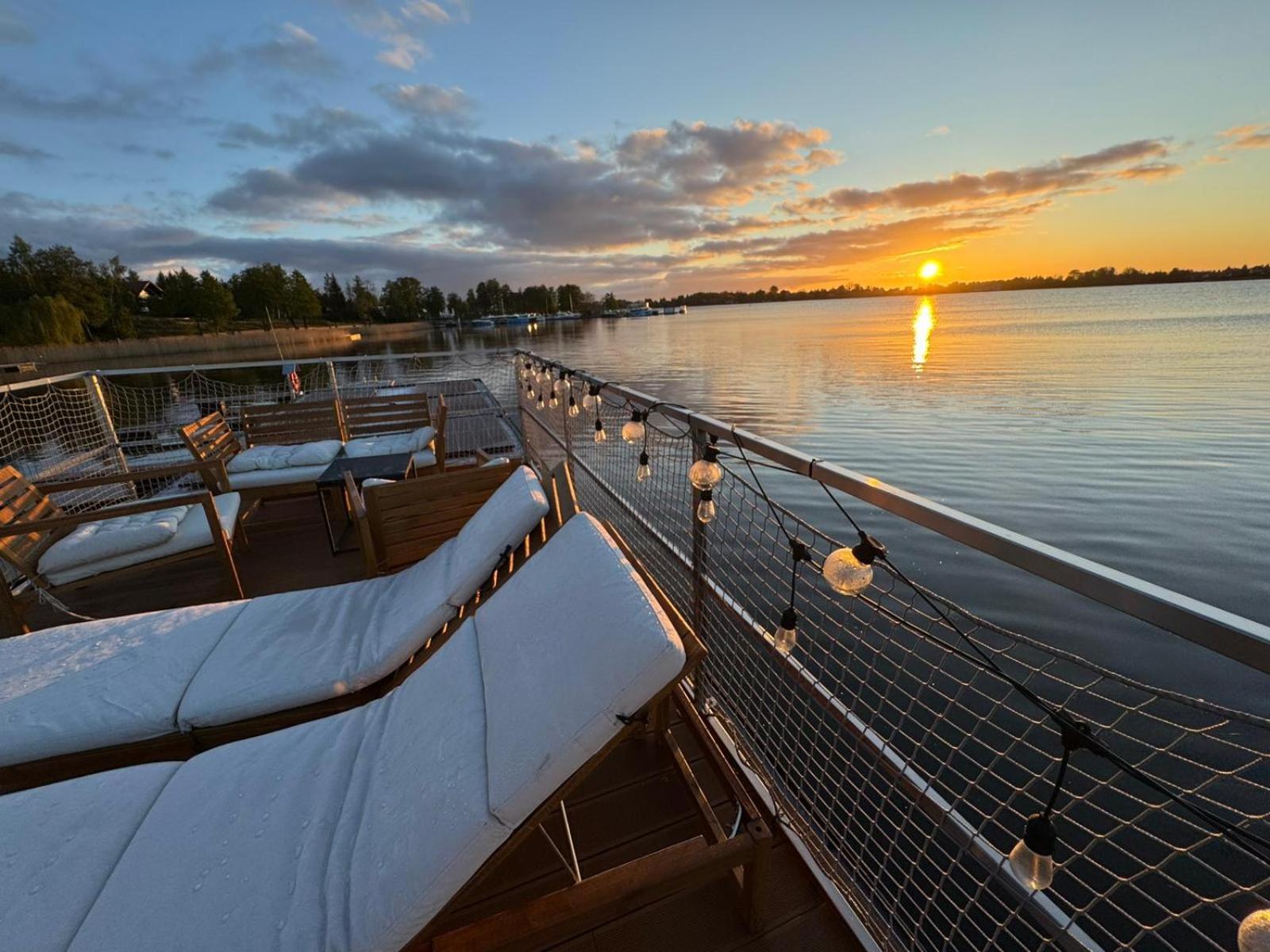 Domek Na Wodzie - Houseboat -Sauna, Taras Na Dachu, Dwie Sypialnie Mikołajki Ngoại thất bức ảnh